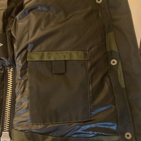 SOS Black Snow Woman’s Goose Down Puffer Ski Vest in Camouflage Print. Size XS. - Picture 9 of 11